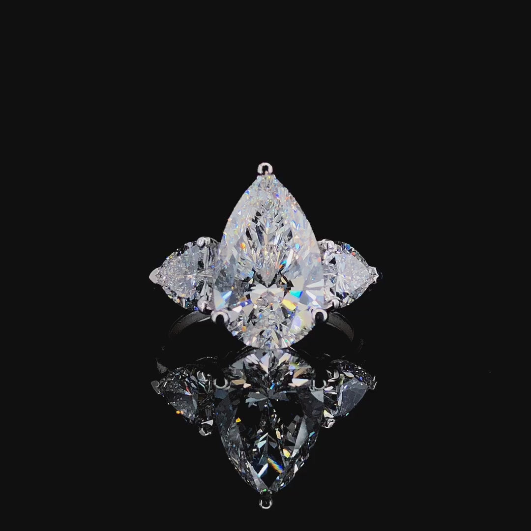 La DiaMantés  | Empress Teardrop Diamond Ring